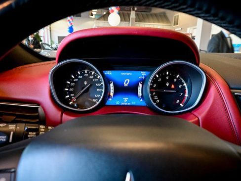 Used 2020 Maserati Levante image 30