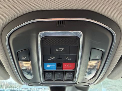 Used 2022 Jeep Grand Cherokee Limited AWD/4WD image 20