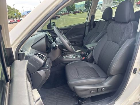 Used 2023 Subaru Forester Premium AWD/4WD image 10