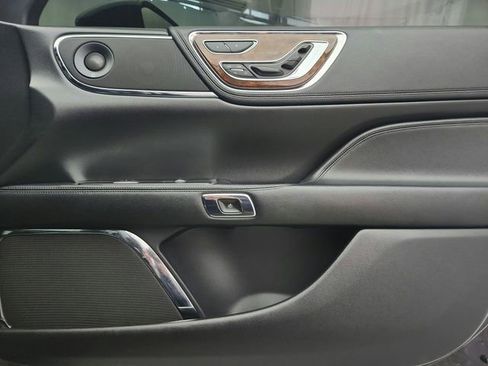 Used 2018 Lincoln Continental Reserve image 25