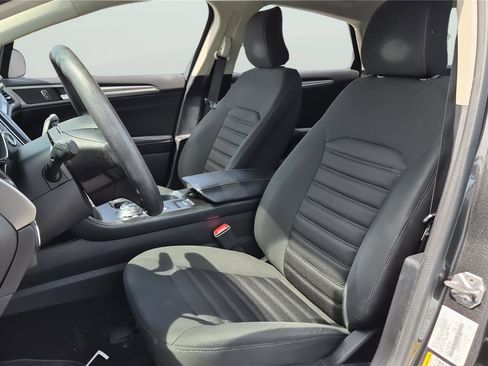 Used 2017 Ford Fusion SE w/ Fusion SE Technology Package FWD image 10