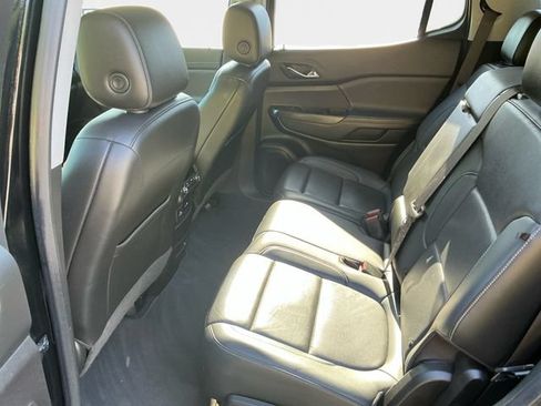 Used 2023 GMC Acadia SLT AWD/4WD image 14