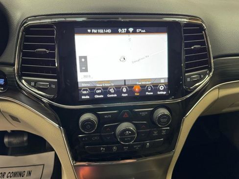 Used 2020 Jeep Grand Cherokee Limited AWD/4WD image 18
