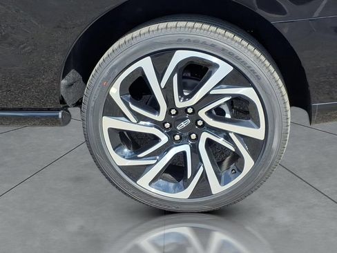 New 2027 Lincoln Navigator Reserve AWD/4WD image 4