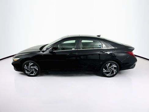 Used 2025 Hyundai Elantra SEL FWD image 4