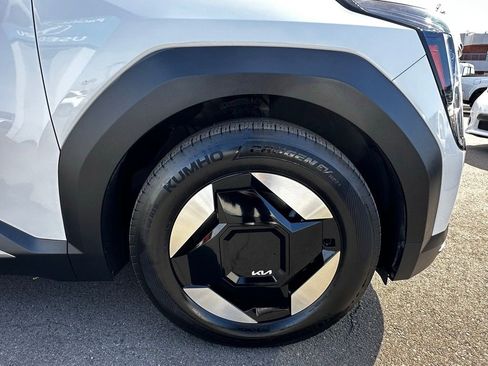 Used 2024 Kia EV9 Light Long Range RWD image 8