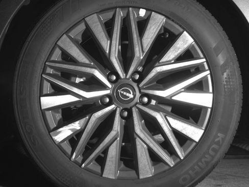Used 2024 Nissan Altima 2.5 SV FWD image 12