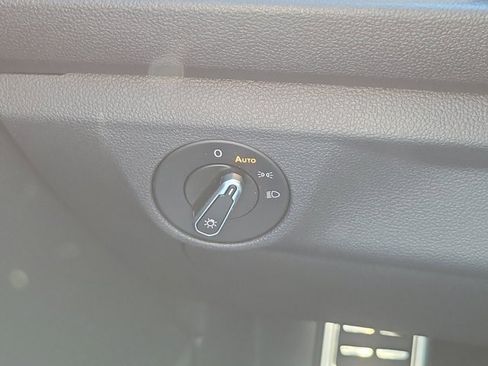 Certified 2024 Volkswagen Jetta Sport image 18