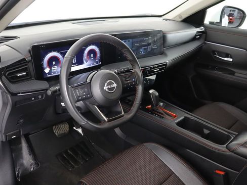 Used 2025 Nissan Kicks SR FWD image 24