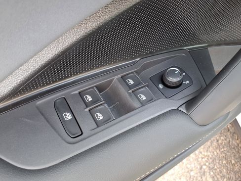 New 2026 Volkswagen Tiguan SE image 9