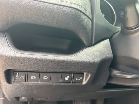 Used 2020 Toyota RAV4 XLE w/ Convenience Package AWD/4WD image 10