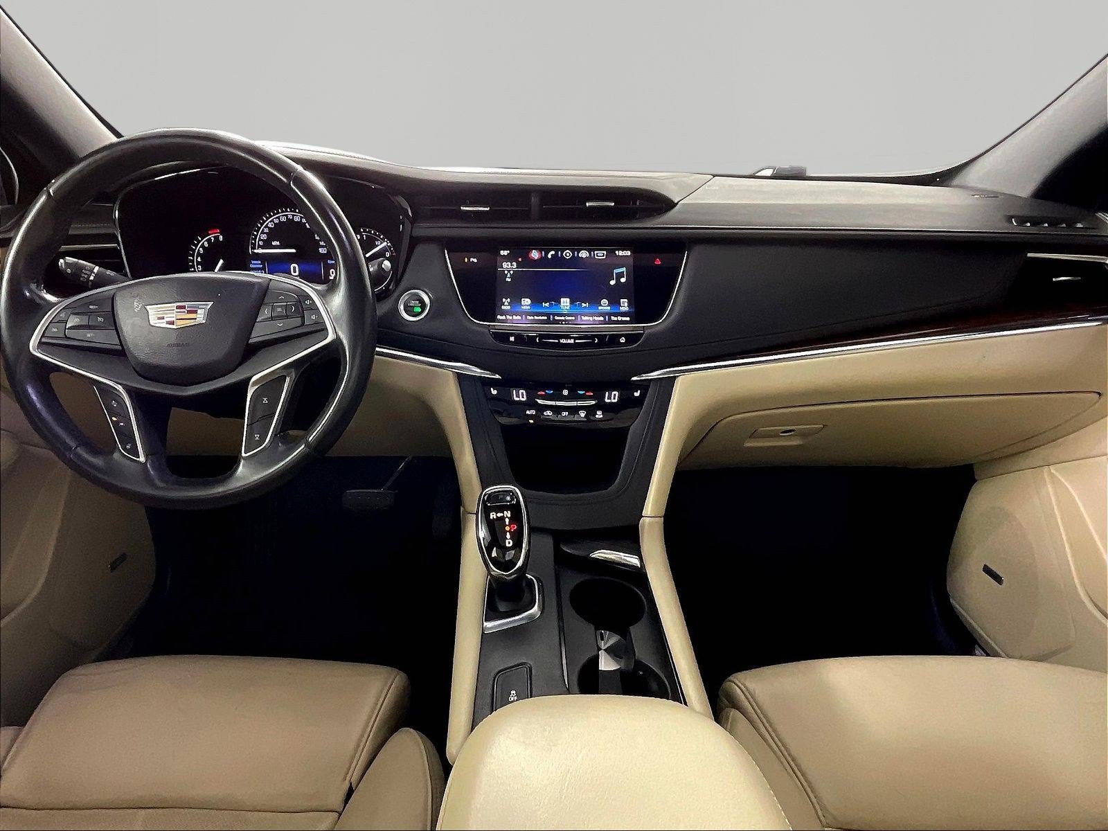 Used 2017 Cadillac XT5 Luxury w/ Driver Awareness Package FWD image 7