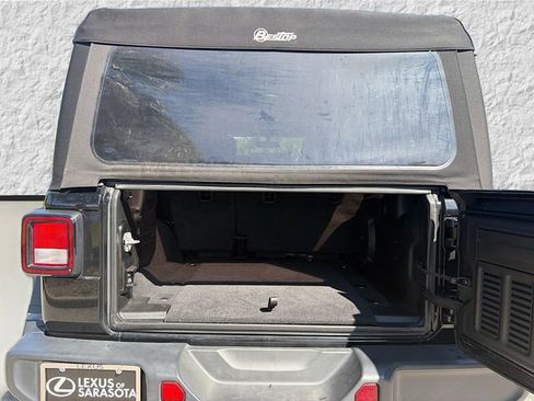 Used 2021 Jeep Wrangler Unlimited Rubicon AWD/4WD image 12