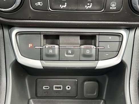 Used 2024 GMC Terrain SLE AWD/4WD image 31