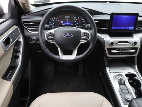 Used 2022 Ford Explorer XLT w/ Equipment Group 202A image 13