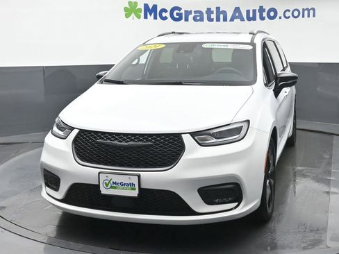 Used 2024 Chrysler Pacifica Limited w/ S Appearance Package image 5