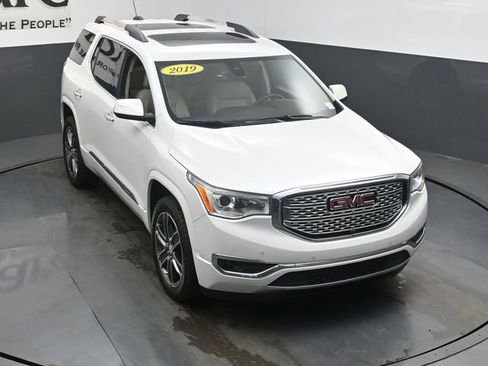 Used 2019 GMC Acadia Denali w/ Technology Package FWD image 47