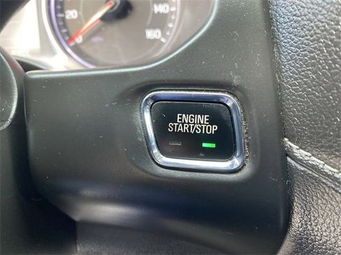 Used 2018 GMC Acadia SLT image 17