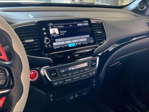 Used 2025 Honda Ridgeline Black Edition image 10