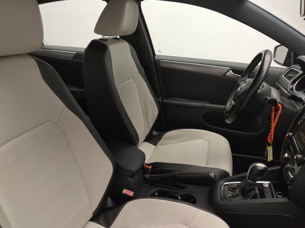 Used 2016 Volkswagen Jetta Sport FWD image 21