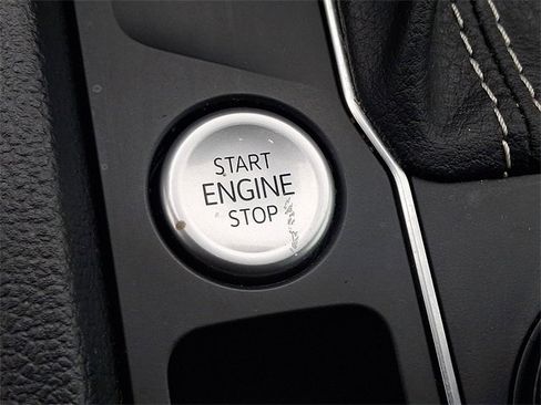 Used 2023 Volkswagen Atlas SE image 25