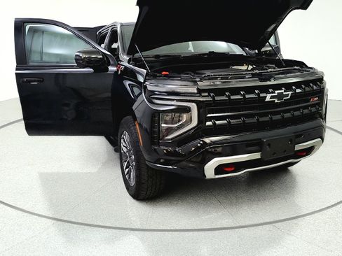 Used 2025 Chevrolet Suburban Z71 AWD/4WD image 9