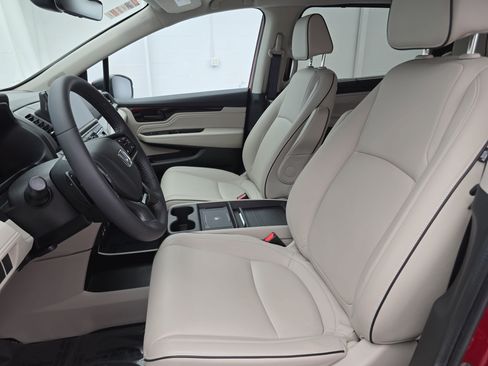 Used 2025 Honda Odyssey Touring image 16