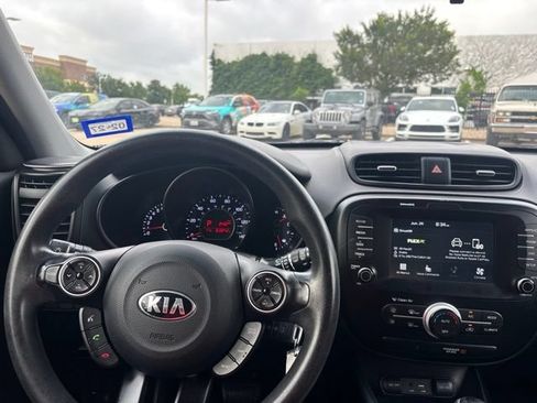 Used 2018 Kia Soul + FWD image 10