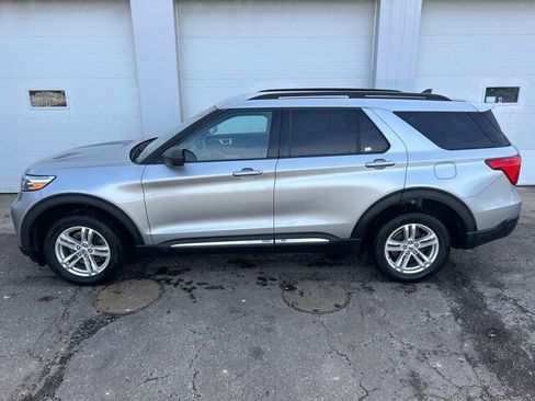 Certified 2023 Ford Explorer XLT w/ Equipment Group 202A image 3