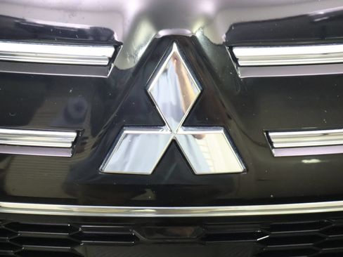 Used 2025 Mitsubishi Outlander ES AWD/4WD image 17
