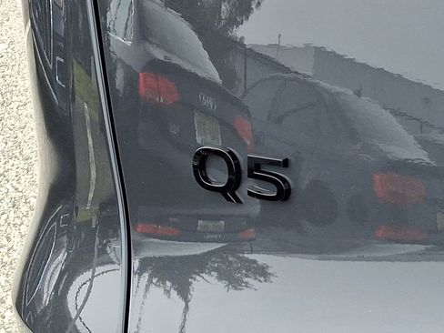 Used 2025 Audi Q5 Premium w/ Convenience Package image 11