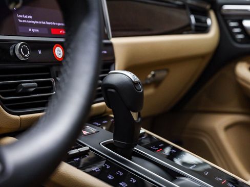 Certified 2026 Porsche Macan image 28