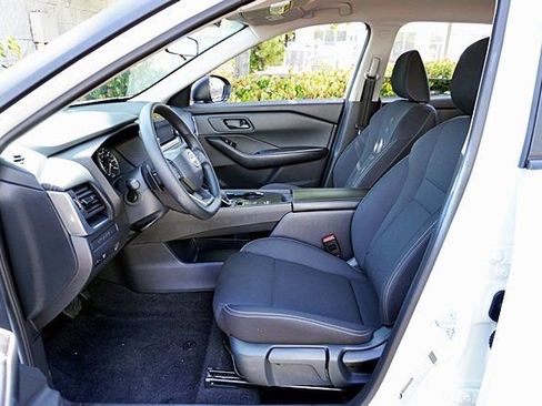 Used 2025 Nissan Rogue S FWD image 14
