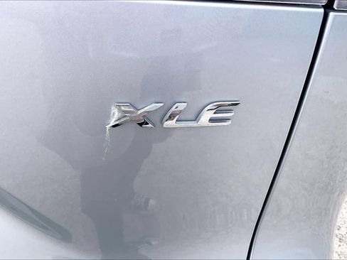 Used 2025 Toyota Corolla Cross XLE FWD image 10