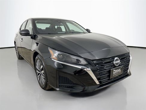 Used 2024 Nissan Altima 2.5 SV image 1