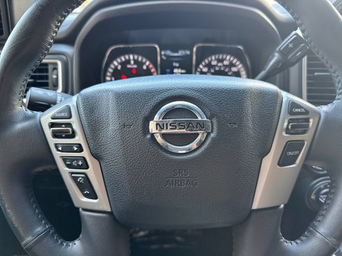 Used 2018 Nissan Titan SV w/ SV Convenience Package AWD/4WD image 26