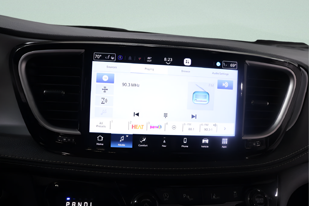 Used 2026 Chrysler Pacifica Limited w/ S Appearance Package FWD image 10