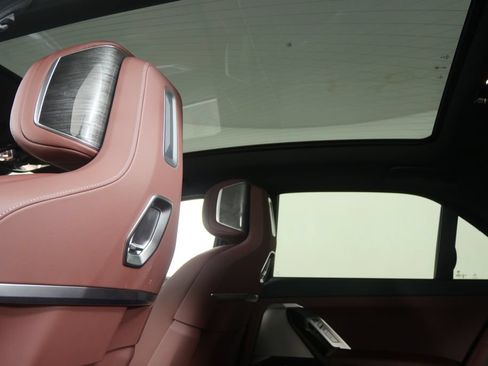 Certified 2023 BMW 740i RWD image 18