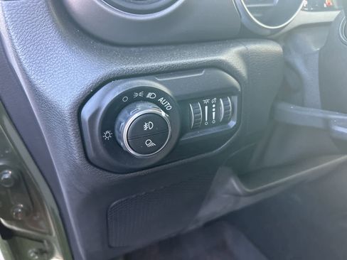 Used 2021 Jeep Gladiator Sport image 33