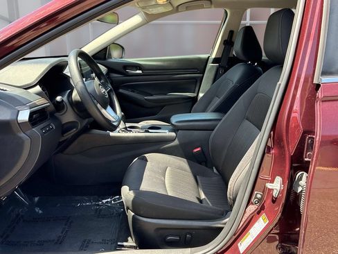 Used 2025 Nissan Altima 2.5 SV FWD image 27