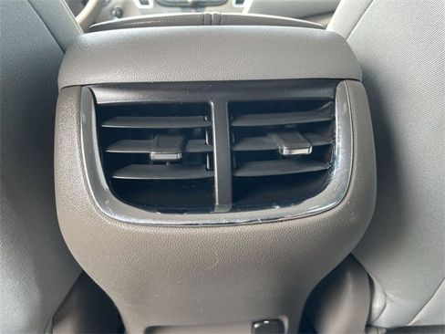 Used 2019 Chevrolet Malibu Hybrid image 20