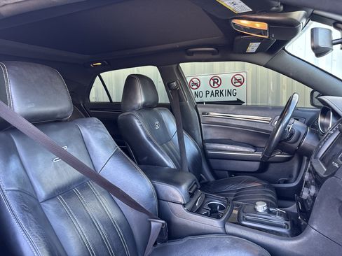 Used 2021 Chrysler 300 S image 30