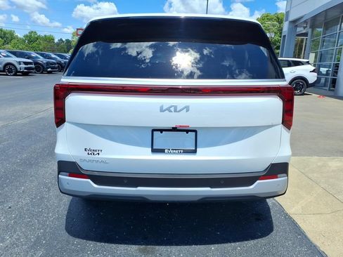 New 2026 Kia Carnival FWD image 5