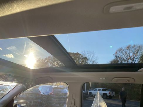 New 2025 Honda Pilot Touring image 10