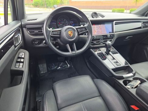 Used 2024 Porsche Macan AWD/4WD image 19