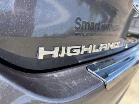 Certified 2021 Toyota Highlander Platinum AWD/4WD image 11