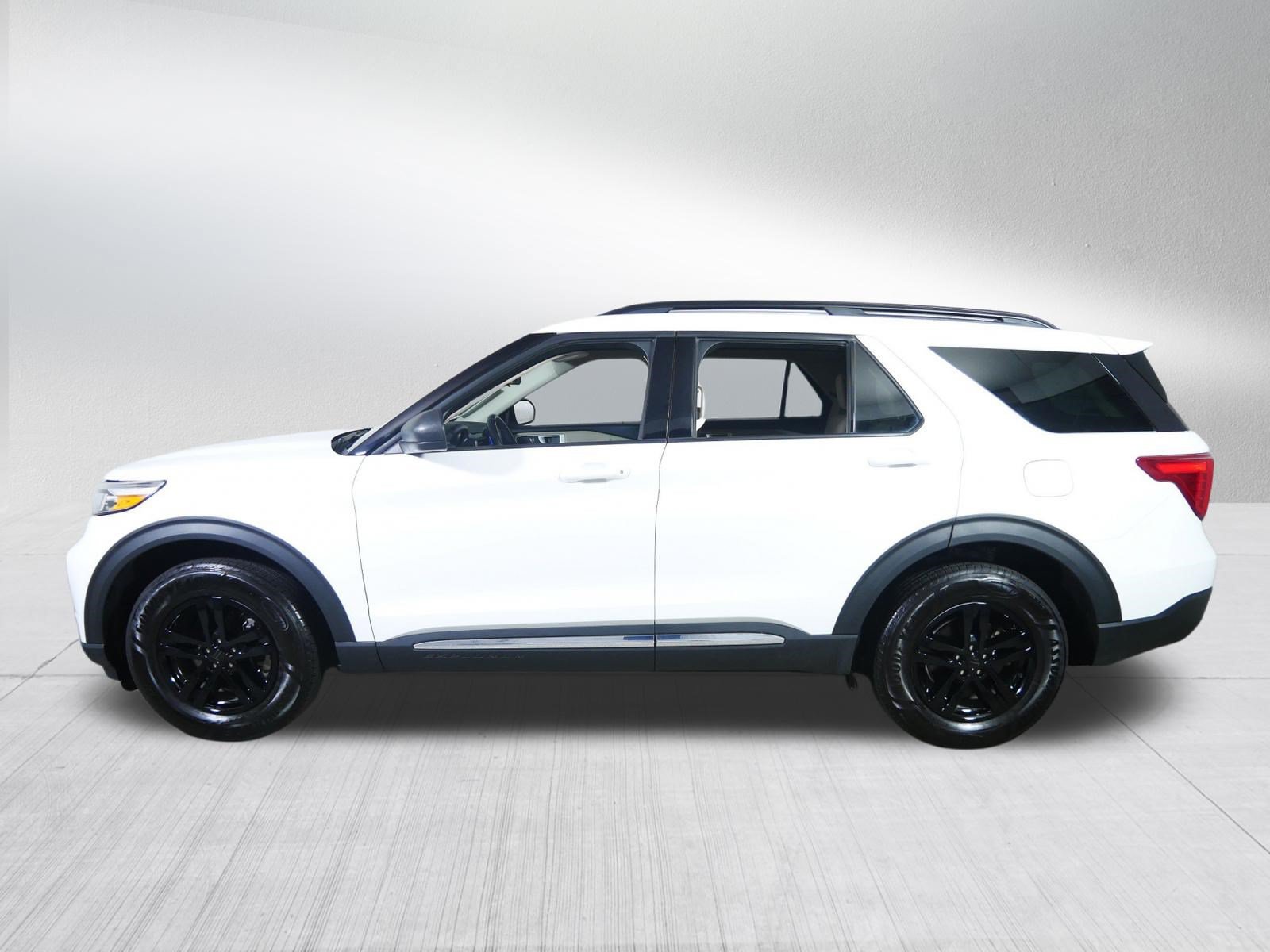 Used 2023 Ford Explorer XLT AWD/4WD image 4