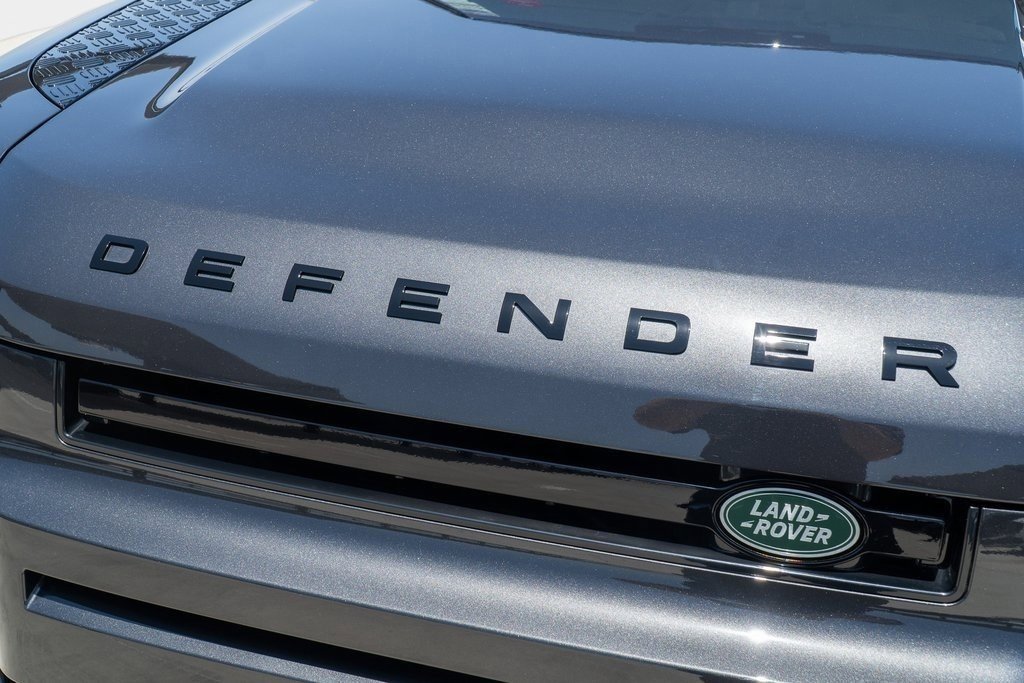 Used 2025 Land Rover Defender 130 V8 AWD/4WD image 9