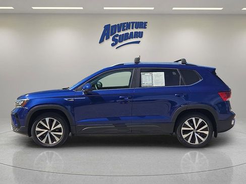 Used 2023 Volkswagen Taos SE w/ Panoramic Sunroof Package AWD/4WD image 4