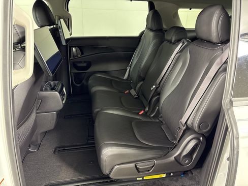 Used 2025 Kia Carnival SX FWD image 25
